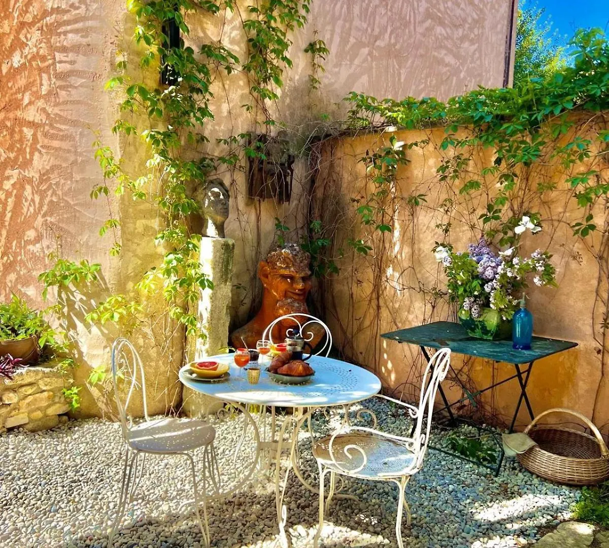 Lamaisondartistes Gargas  0*, Gargas (Vaucluse) France